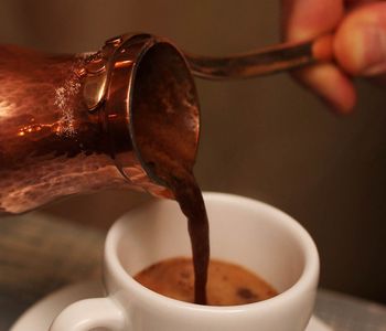 Dezva, jinak také Ibrik, je kovová nádoba s dlouhým uchem, pro pípravu Arabské u nás astji Turecké kávy. 
Jedná se o pípravu s dlouhou tradicí a pesn daným postupem, vetn zásadního velice jemného a prachového mletí zrn. V tradiní píprav se asto vyuívá vaení v horkém písku na speciální plotn. V metod pípravy kávy v dezv se konají i mezonárodní soute.